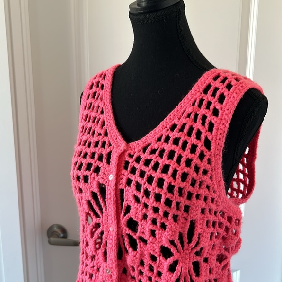Hand knit pink vest 🧶 - Picture 3 of 8